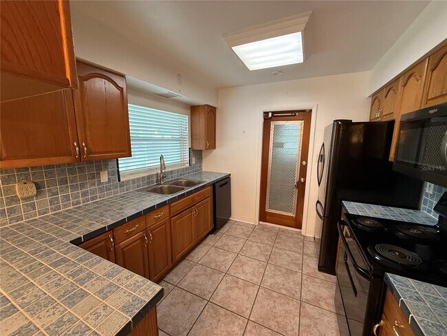 Building Photo - 2420 68th Ave S