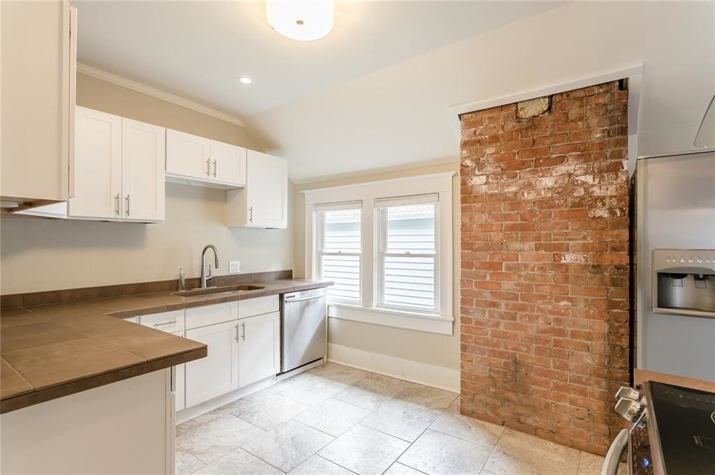 kitchen - 513 Oxford St