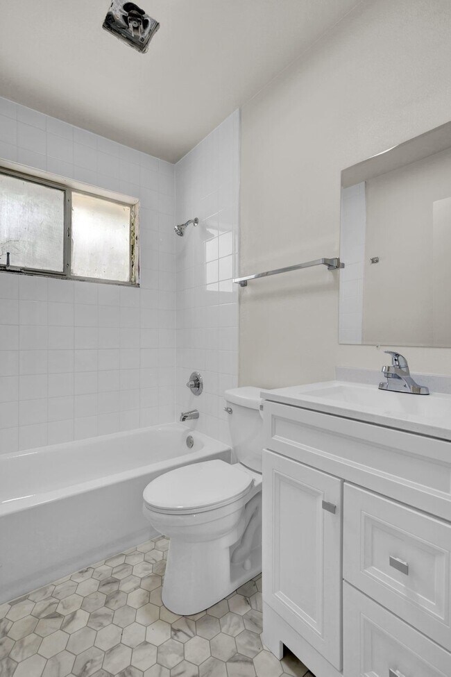 Building Photo - 1201 Janes Ln