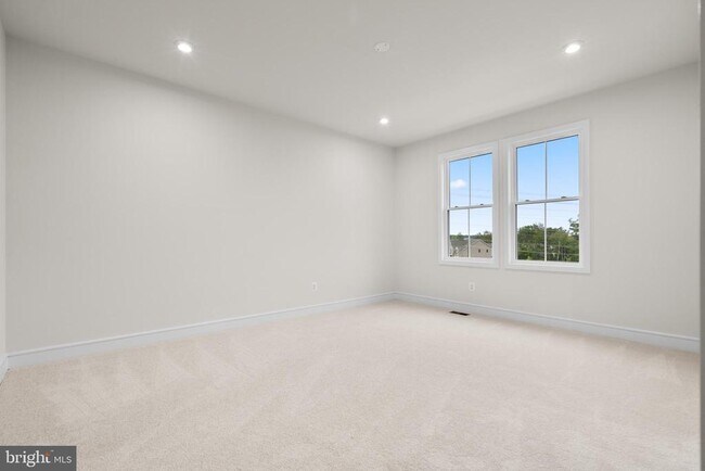 Building Photo - 42106 Picasso Sq