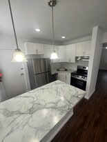 Building Photo - Hollywood Court Apartments