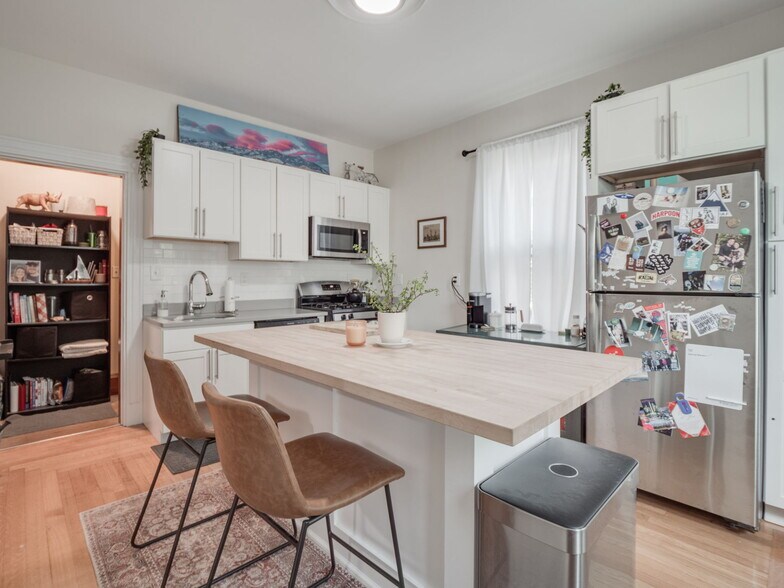 Building Photo - 3 Monmouth St