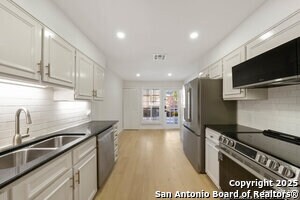 Building Photo - 7815 Broadway St