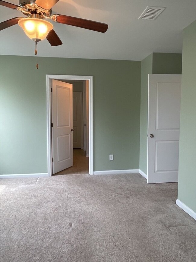 Building Photo - 9691 Mosgrove Ave