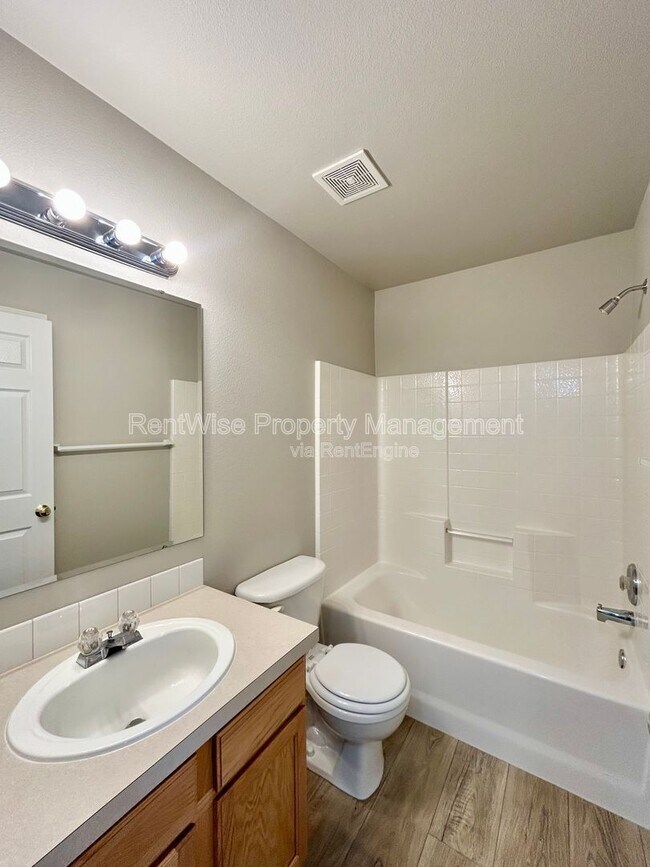 Building Photo - 668 N Quarter Moon Ave