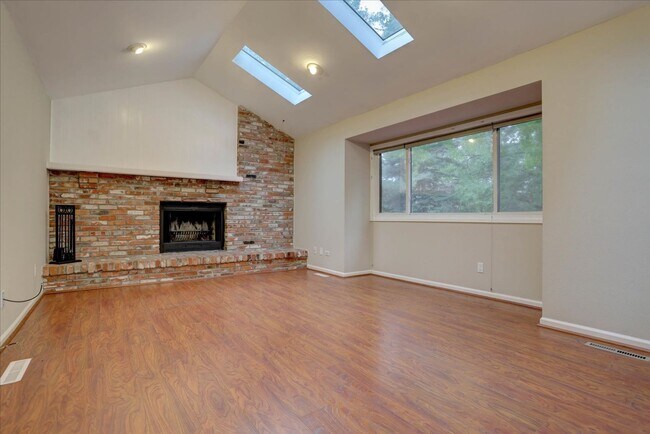 Building Photo - 10701 Hobbit Ln