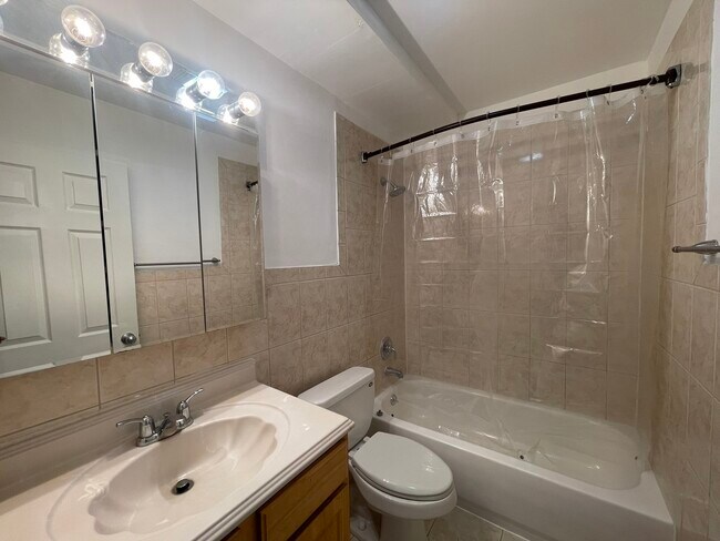 Building Photo - 444 Osage Ln