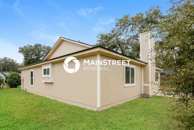 Building Photo - 3 Bedroom Pet-Friendly Home in Jacksonville, FL with Main Street Renewal