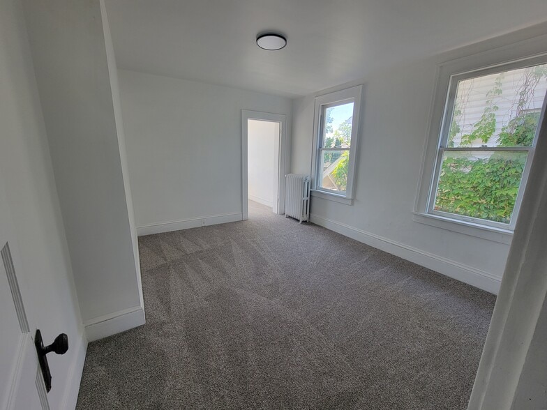 Building Photo - 632 Hill Top Dr