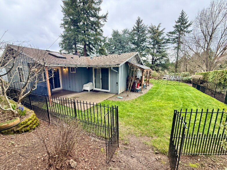 Building Photo - 14355 SW 114th Ave