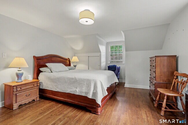 Building Photo - 40 Oakwood Dr