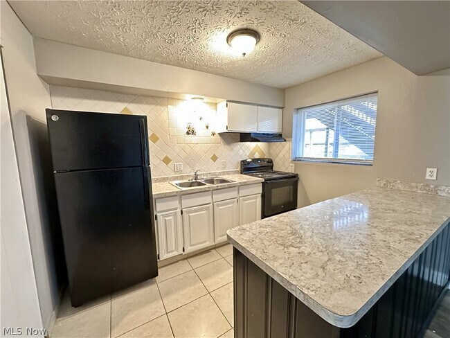 Building Photo - 480 Massillon Rd