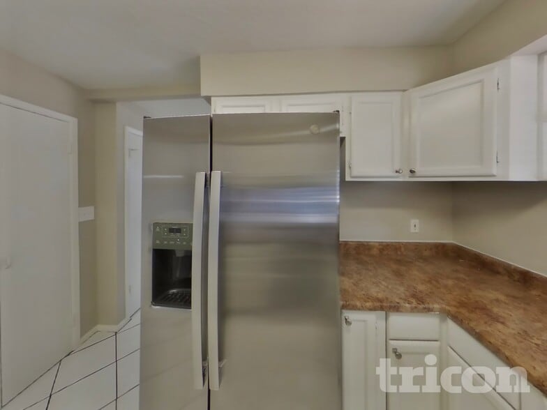 Building Photo - 7100 W Cheryl Dr