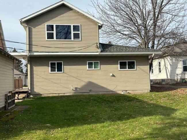 Building Photo - 1344 Eagle St