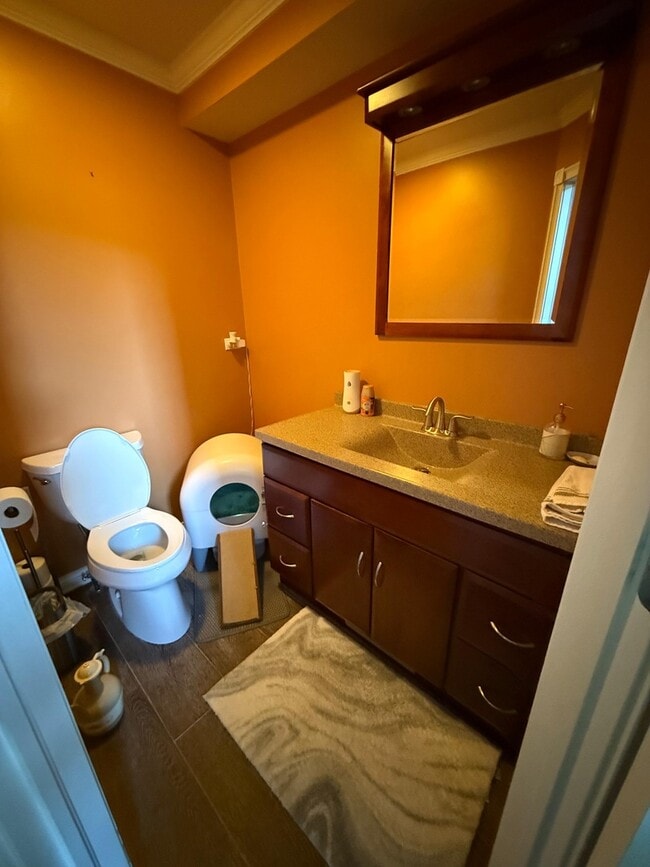 Building Photo - 160 Crescent Ln