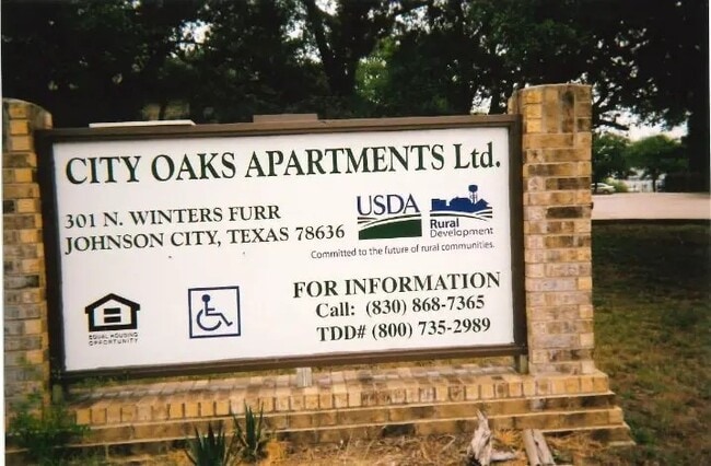 Building Photo - 301 N Winters Furr