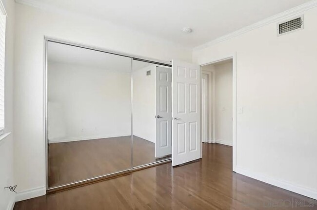 Building Photo - 1100 Corrales Ln