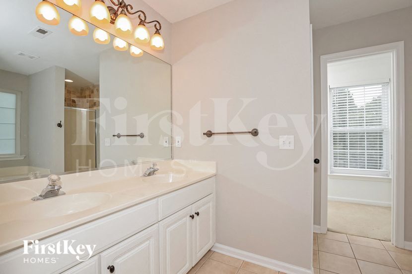 Building Photo - 3900 Gisbourne Dr