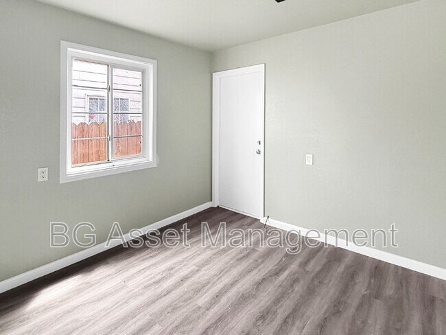 Building Photo - 1755 Emeric Ave