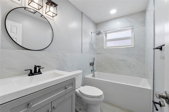 Building Photo - 5820 NW 56th Pl
