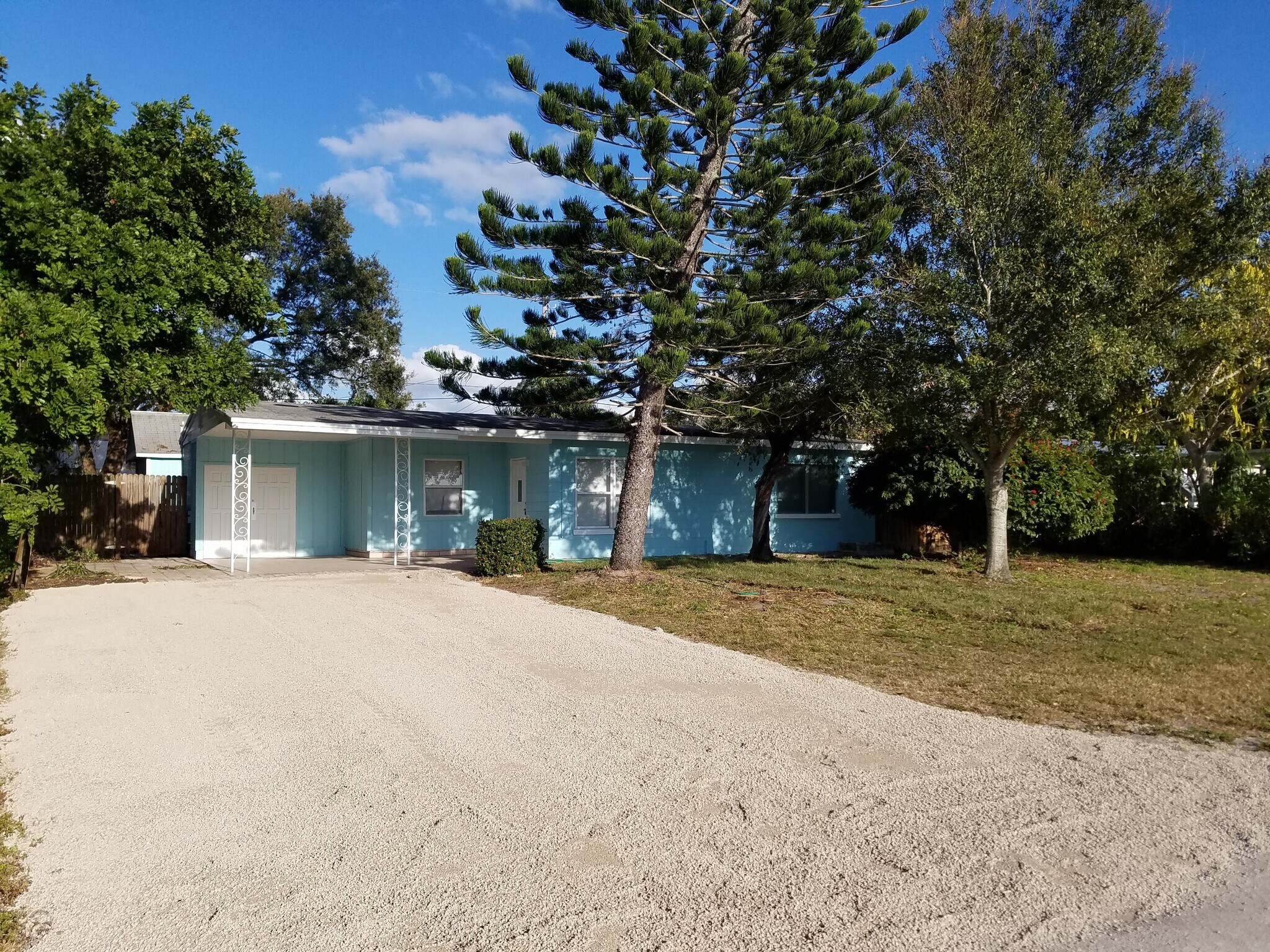 Building Photo - 330 7th Rd SW