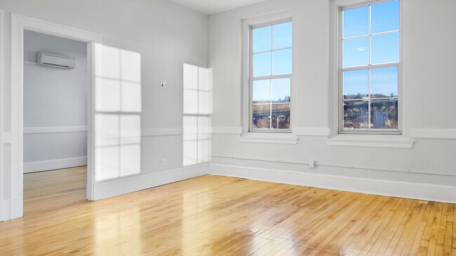 Building Photo - 341 Water St