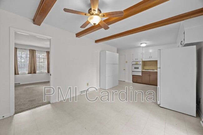 Building Photo - 2616 Redbud Dr