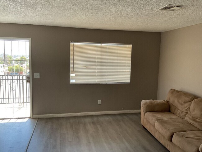 Building Photo - ? Renovated 2-Bed Oasis in the Heart of Do...