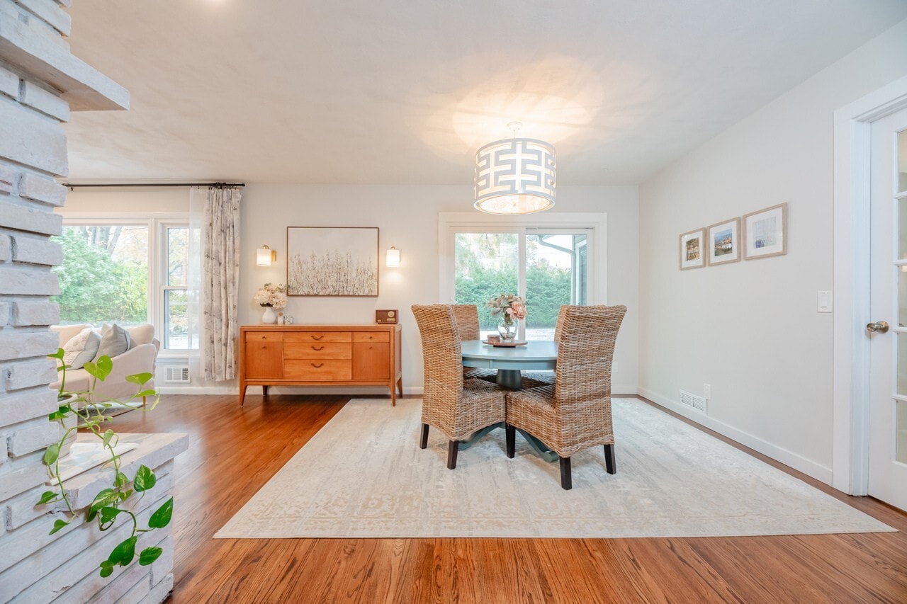 Building Photo - 245 Birch Ln