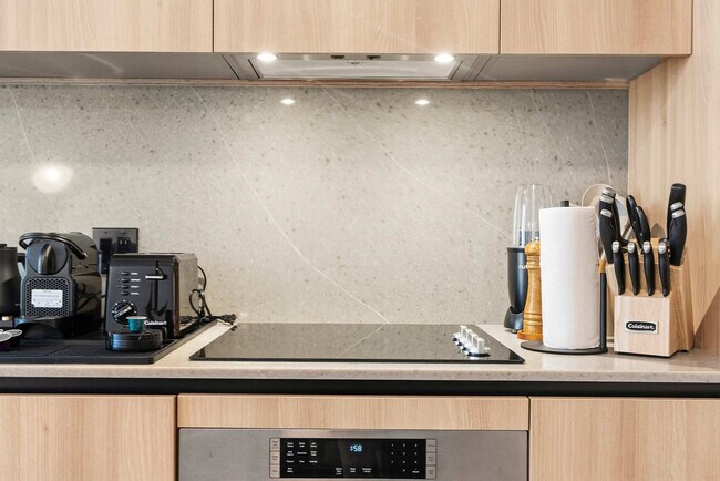 Building Photo - 121 NE 5th St