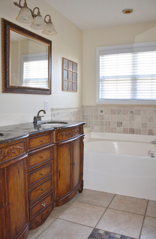 Building Photo - Gorgeous Phenix City Home Off Of HWY 165!
