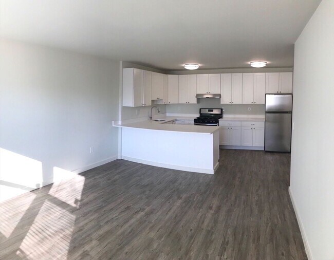 Interior Photo - 320 7th Ave