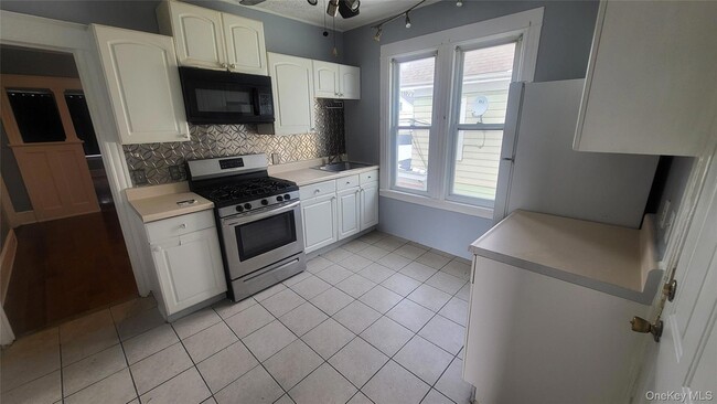 Building Photo - 107 Smith St