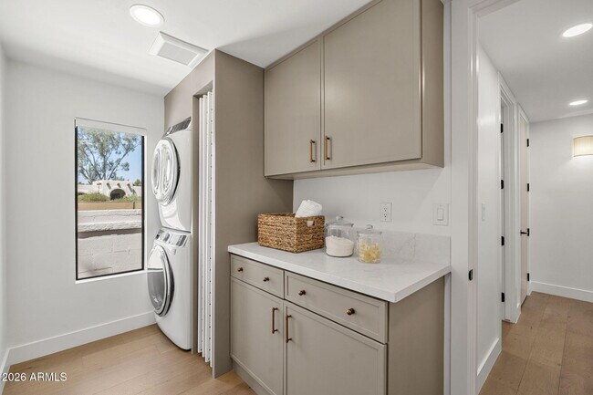 Building Photo - 7602 E Vía Del Reposo