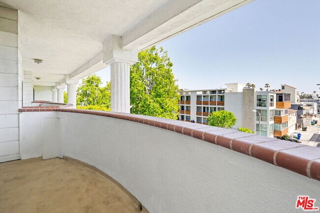 Building Photo - 521 Montana Ave