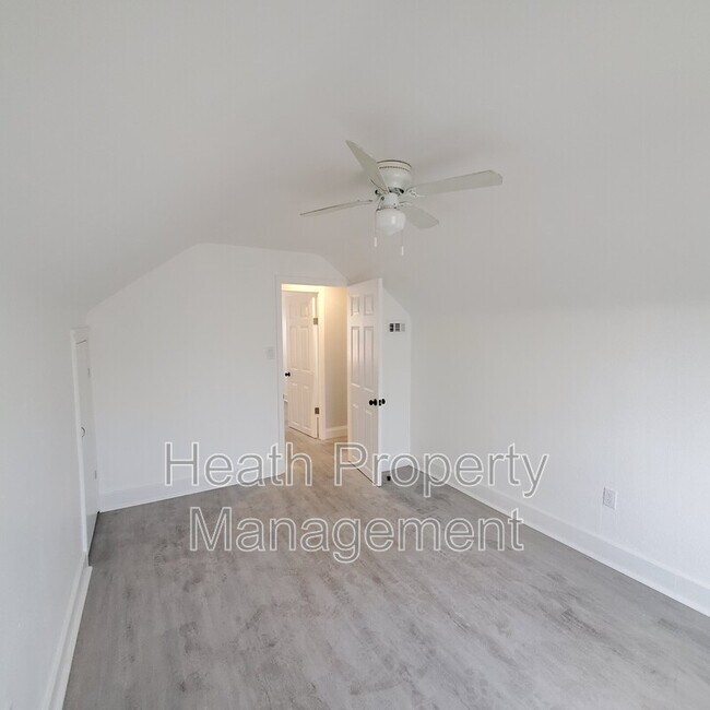 Building Photo - 1735 25th St S