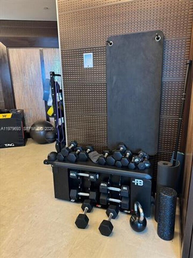 Building Photo - 200 Biscayne Blvd Way