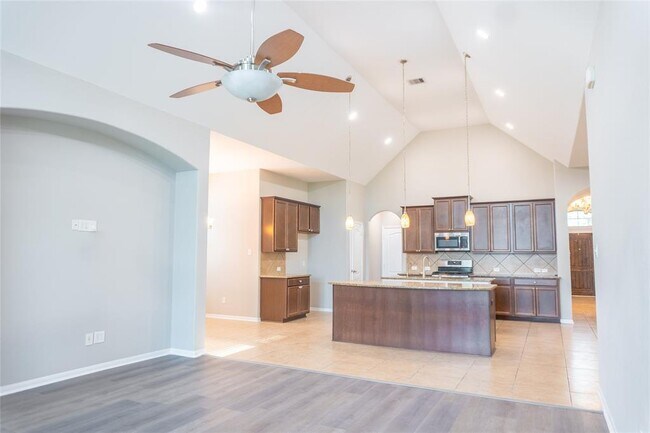 Building Photo - 7708 River Pass Dr