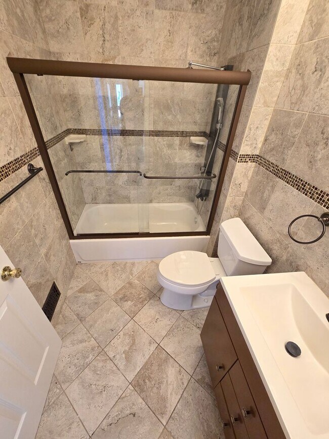 Building Photo - Spacious, freshly painted end-unit townhou...