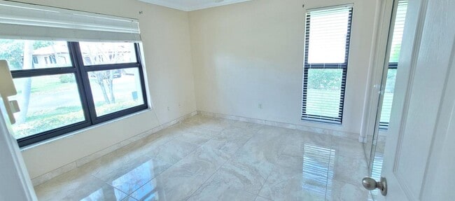 Building Photo - 6060 Baywood Ln