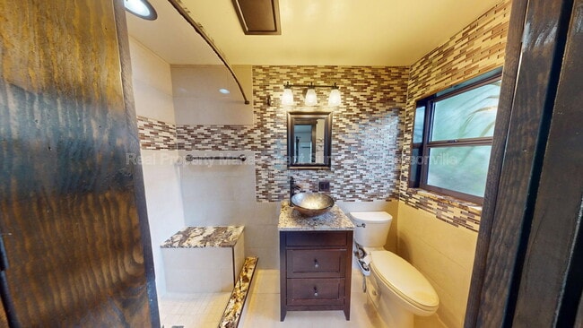 Building Photo - 7477 Greenway Dr