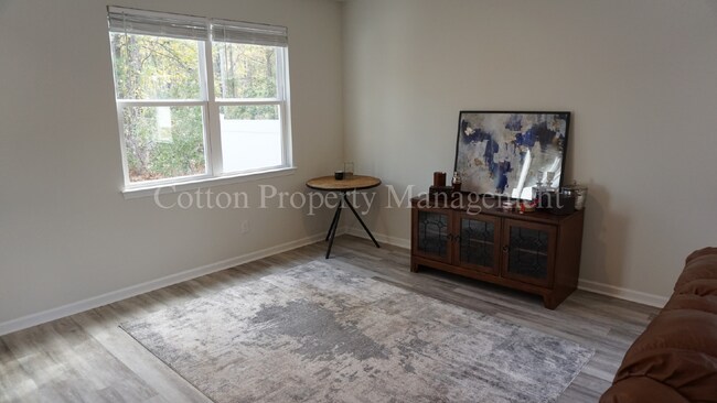 Building Photo - Beautiful, recently constructed 3BR/2.5BA ...