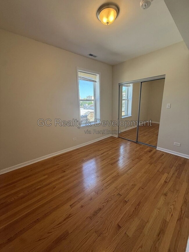Building Photo - 4842 N Albany Ave