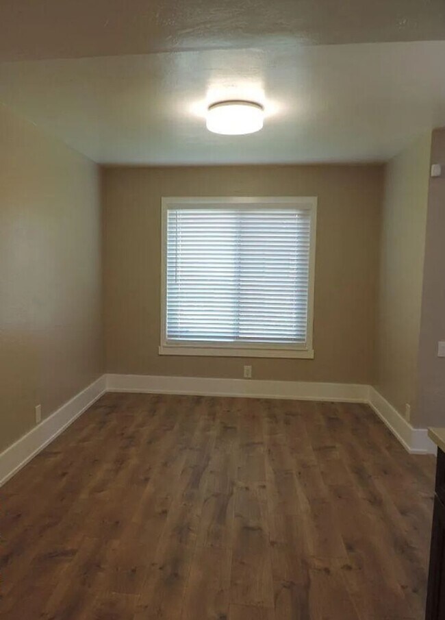 Building Photo - Beautiful 3-bed, 3-bath Home