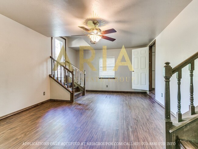 Building Photo - MOVE IN SPECIAL! Unique 4 Bed/2.5 Bath Two...