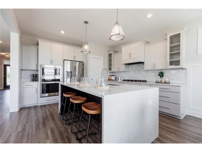 Building Photo - 1811 Fallbrooke Dr