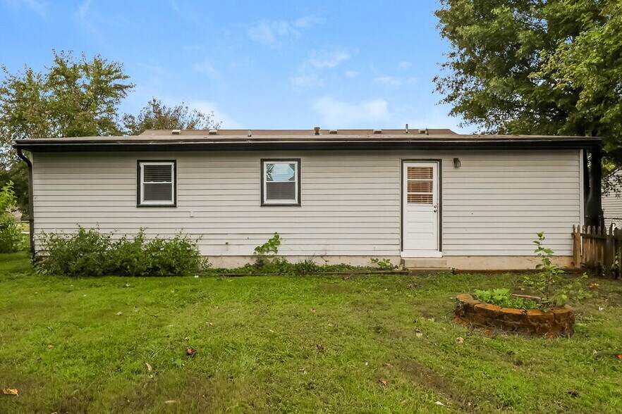 Building Photo - 7303 Dunkirk Ln