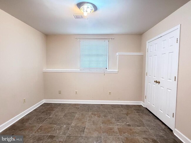 Building Photo - 225 Deer Meadow Ln