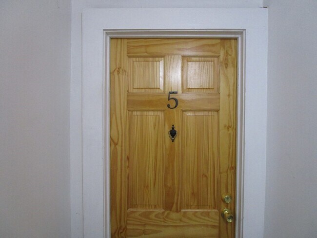 Building Photo - 216 Irving St