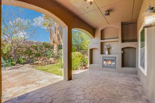 Building Photo - 7425 Gulf Creek Dr